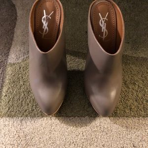 AUTHENTIC Yves Saint Laurent Leather Mules 😍